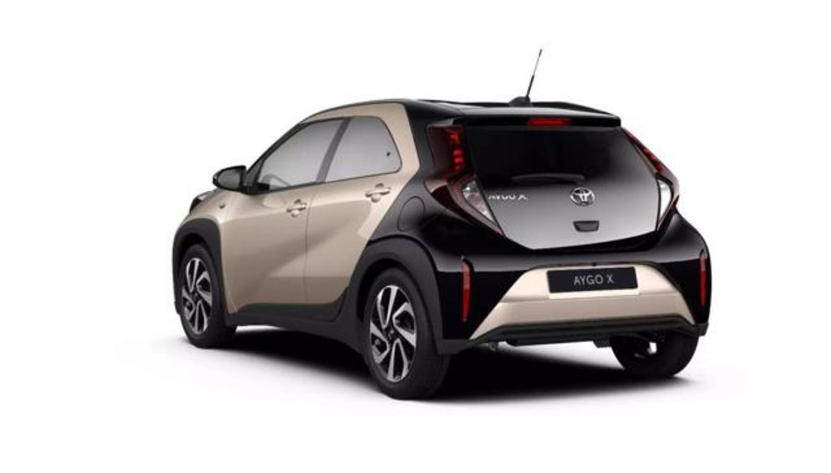 Toyota Aygo X 1.0 Lounge 72cv (12)