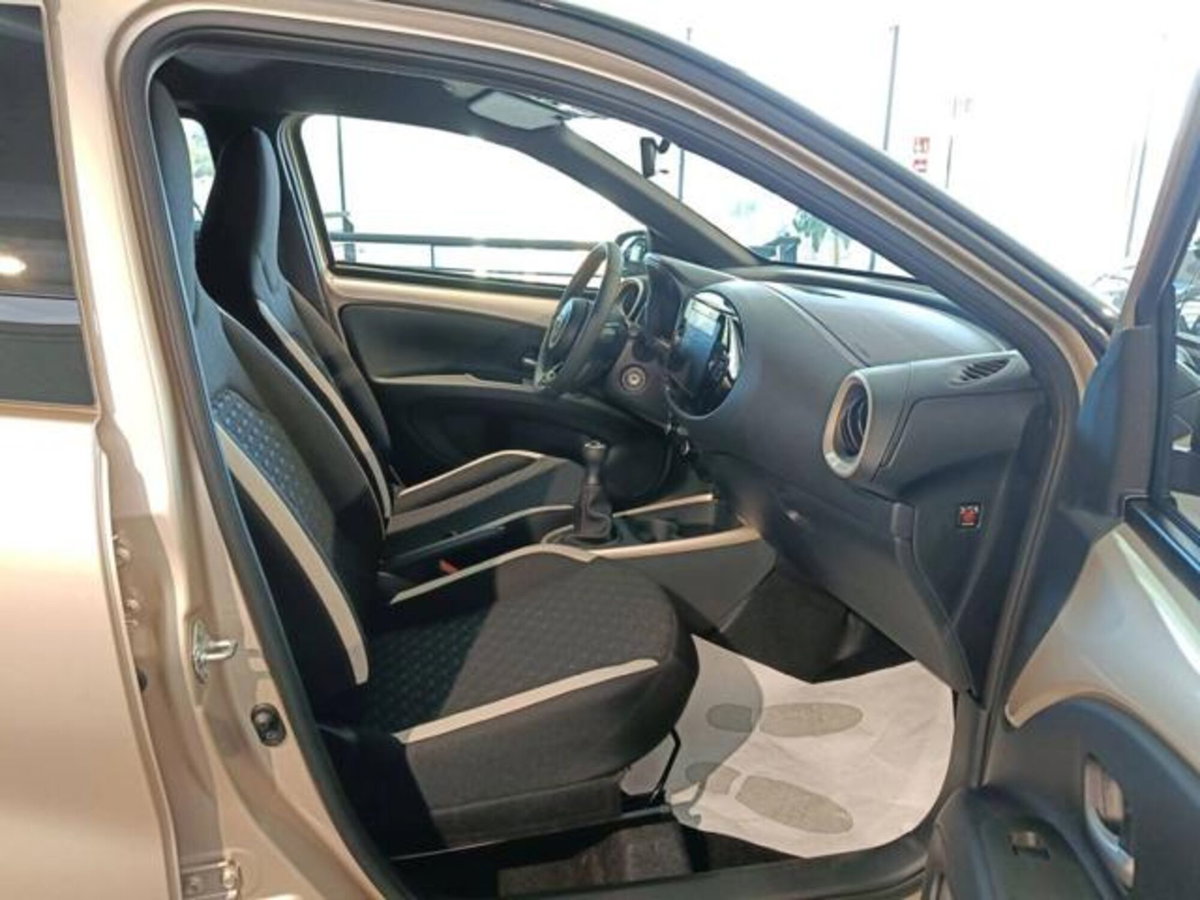 Toyota Aygo X 1.0 Lounge 72cv (13)
