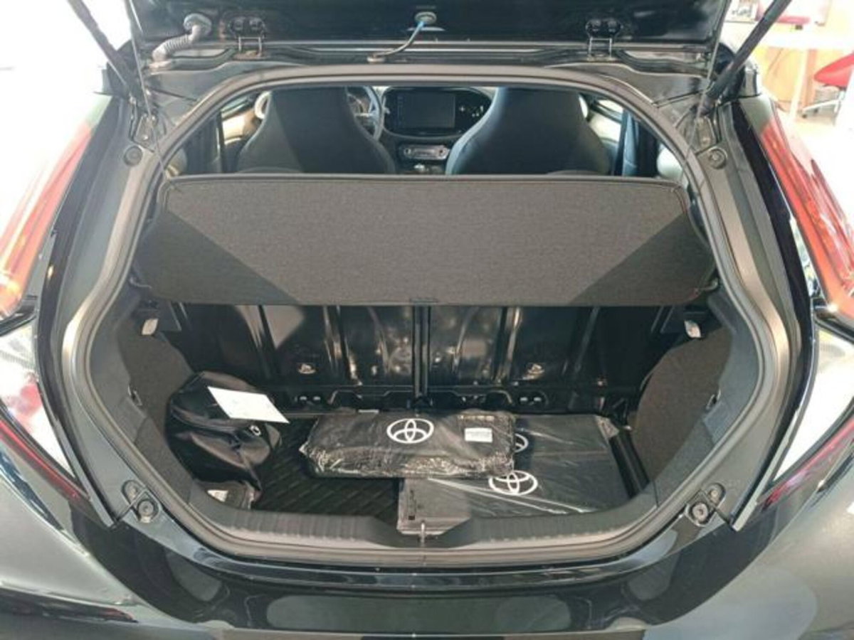 Toyota Aygo X 1.0 Lounge 72cv (14)