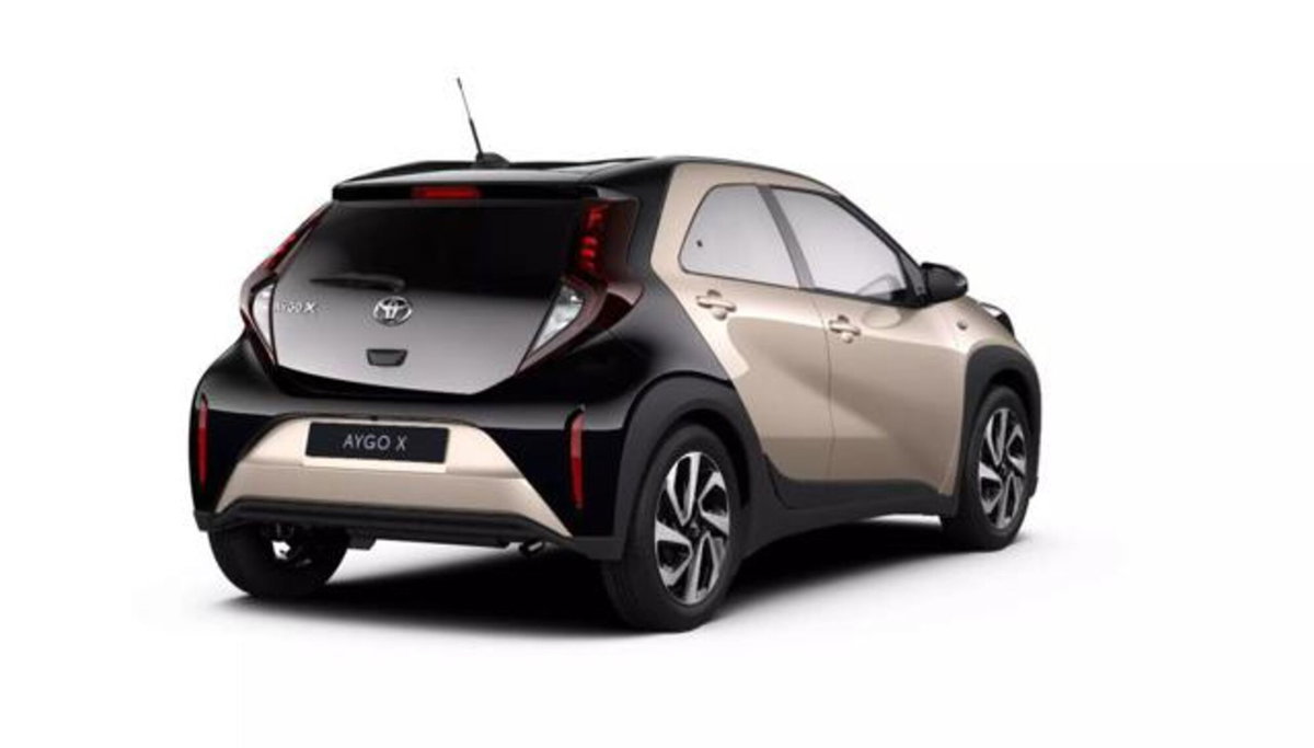 Toyota Aygo X 1.0 Lounge 72cv (2)