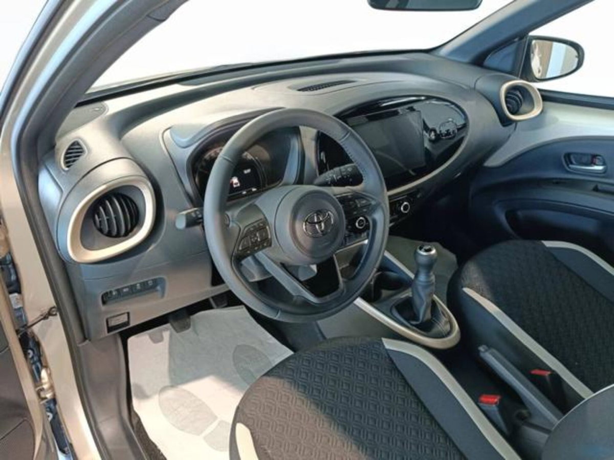 Toyota Aygo X 1.0 Lounge 72cv (3)
