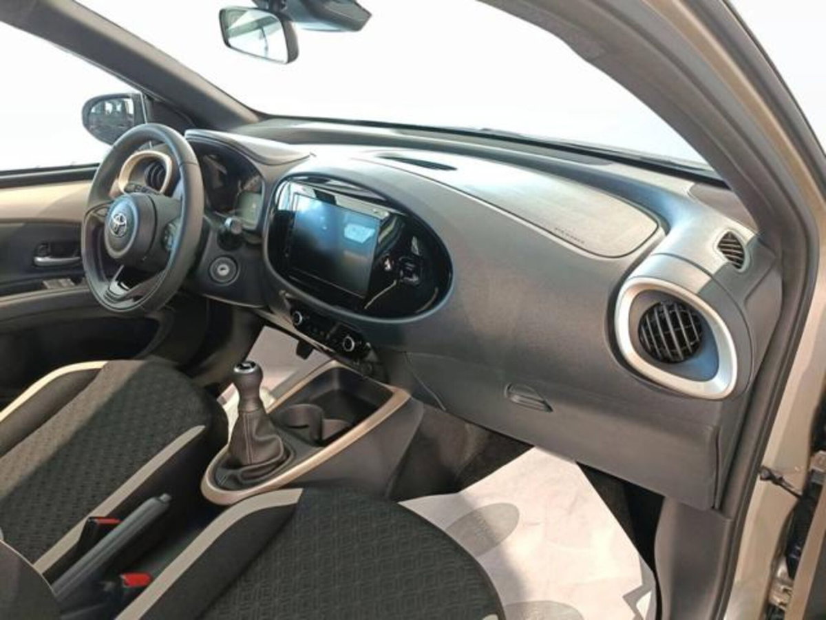 Toyota Aygo X 1.0 Lounge 72cv (4)