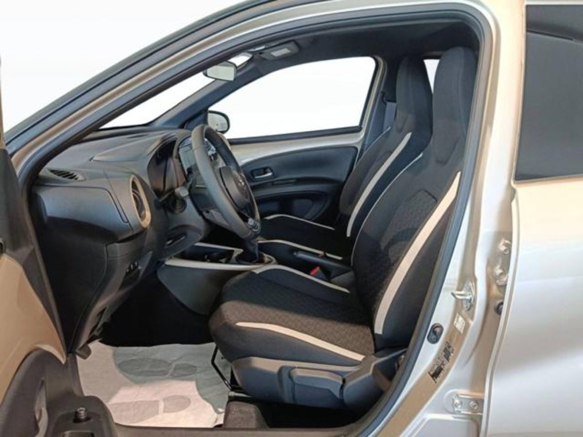 Toyota Aygo X 1.0 Lounge 72cv (5)