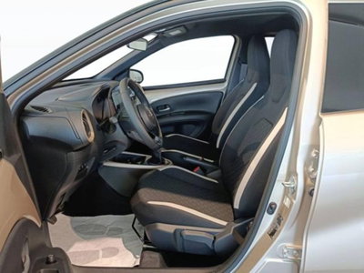 Toyota Aygo X 1.0 Lounge 72cv (5)