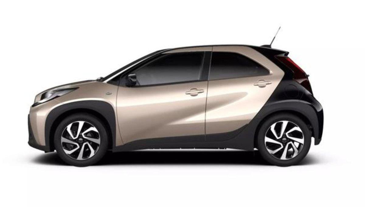 Toyota Aygo X 1.0 Lounge 72cv (8)