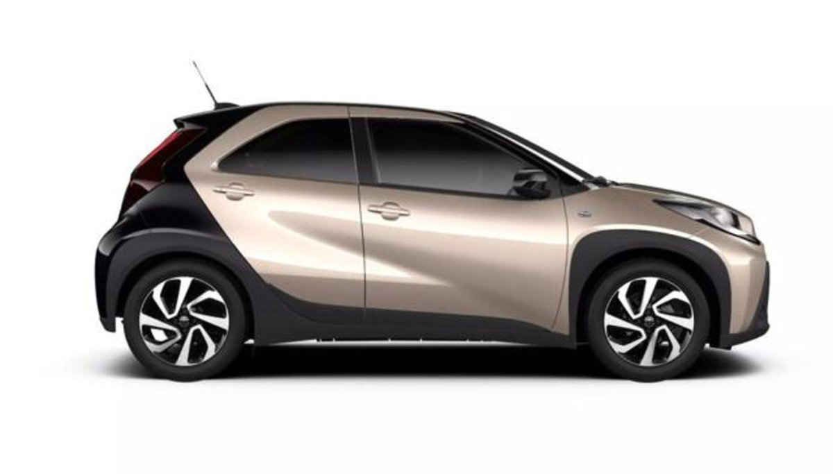 Toyota Aygo X 1.0 Lounge 72cv (9)