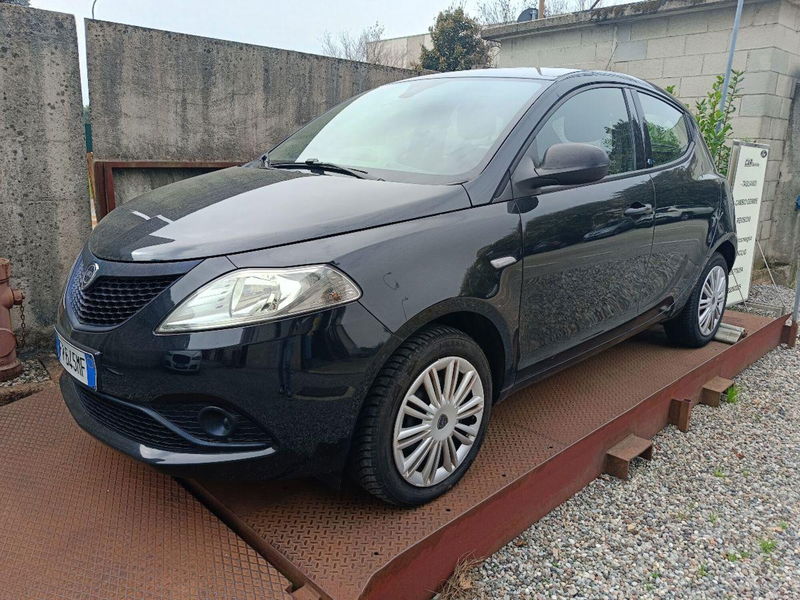Lancia Ypsilon 1.2 69 CV 5 porte Gold