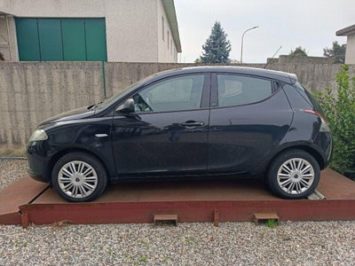 Lancia Ypsilon 1.2 69 CV 5 porte Gold (3)
