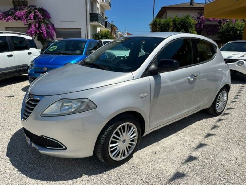 Lancia Ypsilon 1.2 69 CV 5 porte Gold