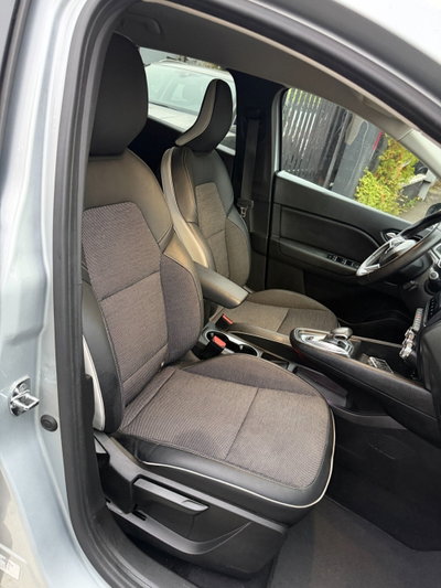 Renault Captur Plug-in Hybrid E-Tech 160 CV Techno (12)