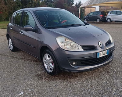 Renault Clio 1.2 16V 5 porte Le Iene usata