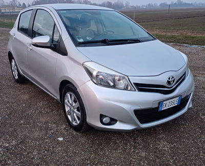Toyota Yaris 1.3 5 porte Lounge usata