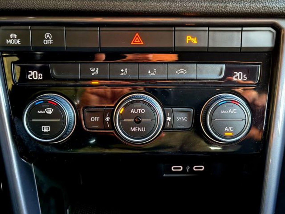 Volkswagen T-Roc 1.5 tsi R-Line (15)