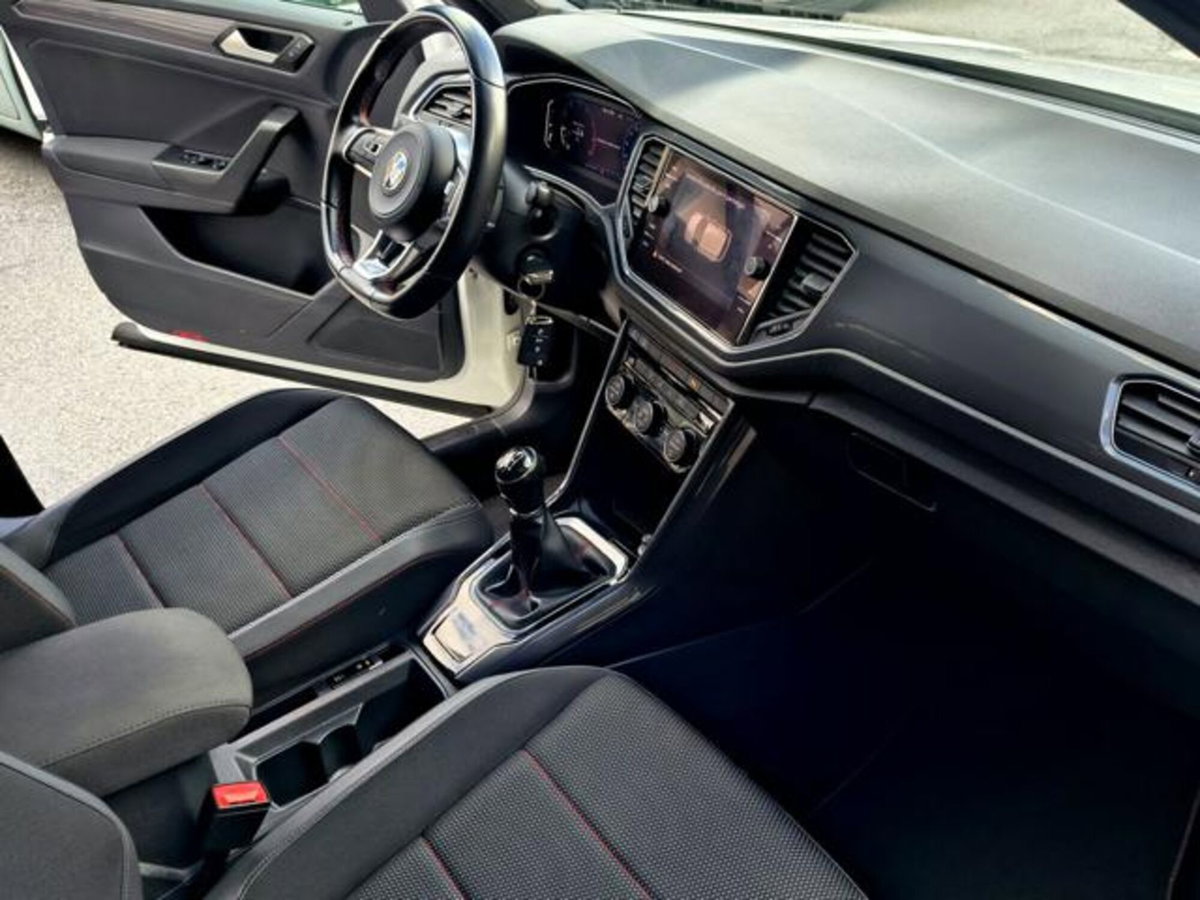 Volkswagen T-Roc 1.5 tsi R-Line (17)