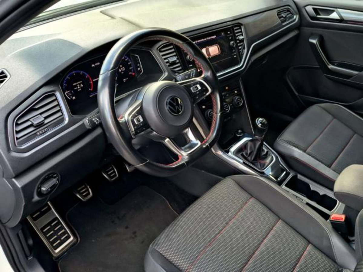 Volkswagen T-Roc 1.5 tsi R-Line (9)