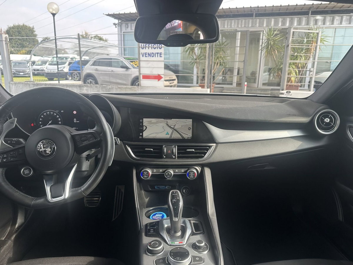 Alfa Romeo Giulia 2.0 Turbo 280 CV AT8 AWD Q4 Estrema (11)