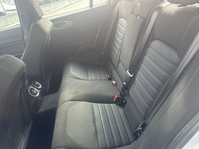Alfa Romeo Giulia 2.0 Turbo 280 CV AT8 AWD Q4 Estrema (14)