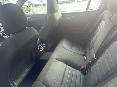 Alfa Romeo Giulia 2.0 Turbo 280 CV AT8 AWD Q4 Estrema (15)