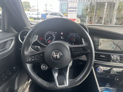 Alfa Romeo Giulia 2.0 Turbo 280 CV AT8 AWD Q4 Estrema (17)