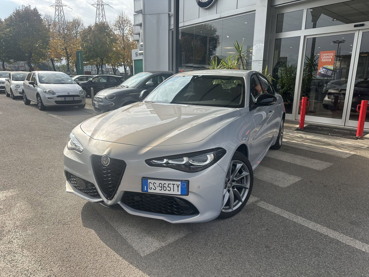 Alfa Romeo Giulia 2.0 Turbo 280 CV AT8 AWD Q4 Estrema (2)
