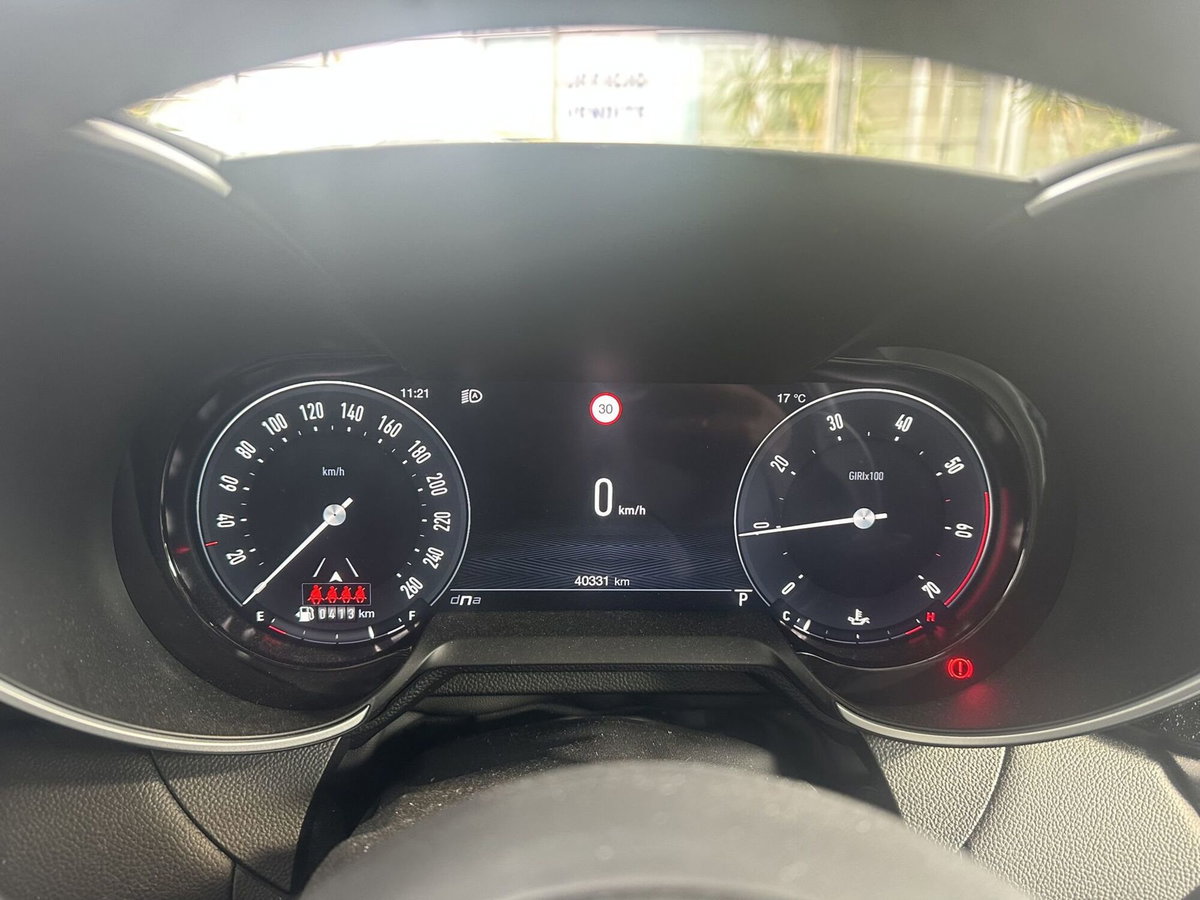 Alfa Romeo Giulia 2.0 Turbo 280 CV AT8 AWD Q4 Estrema (20)