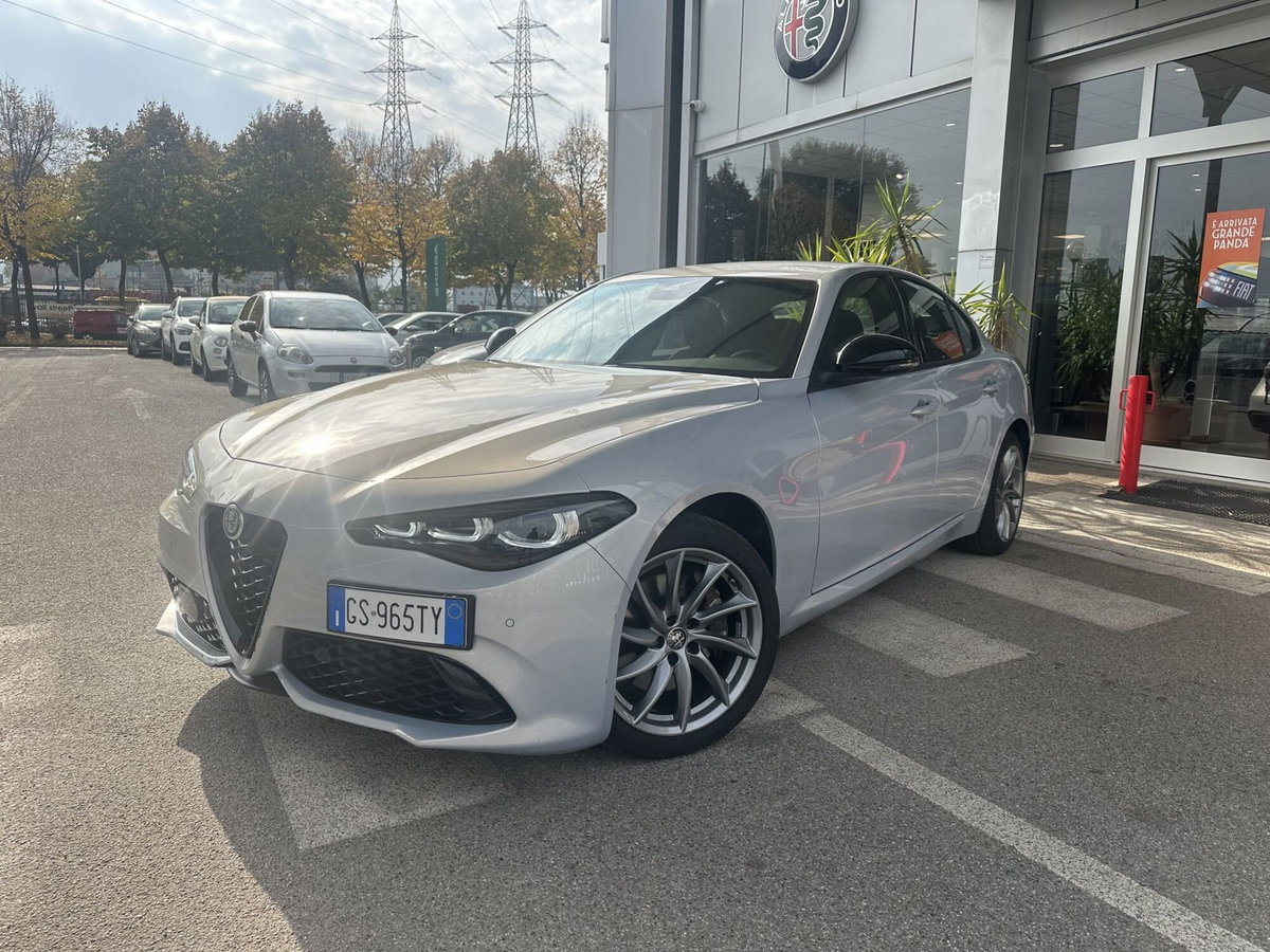 Alfa Romeo Giulia 2.0 Turbo 280 CV AT8 AWD Q4 Estrema (3)