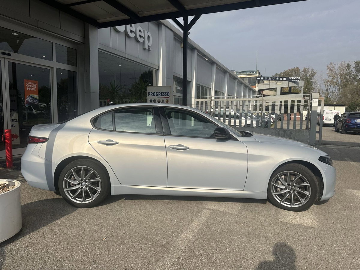 Alfa Romeo Giulia 2.0 Turbo 280 CV AT8 AWD Q4 Estrema (5)