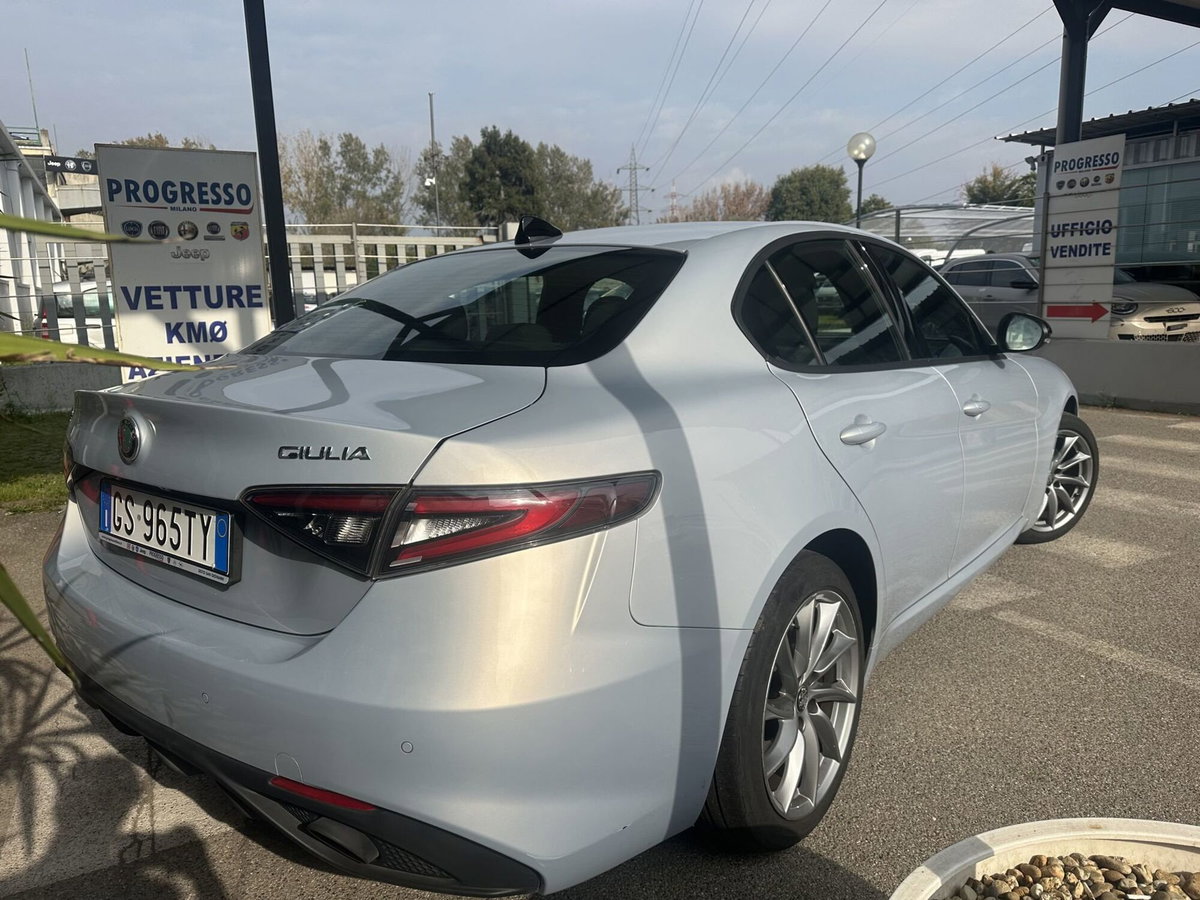 Alfa Romeo Giulia 2.0 Turbo 280 CV AT8 AWD Q4 Estrema (6)