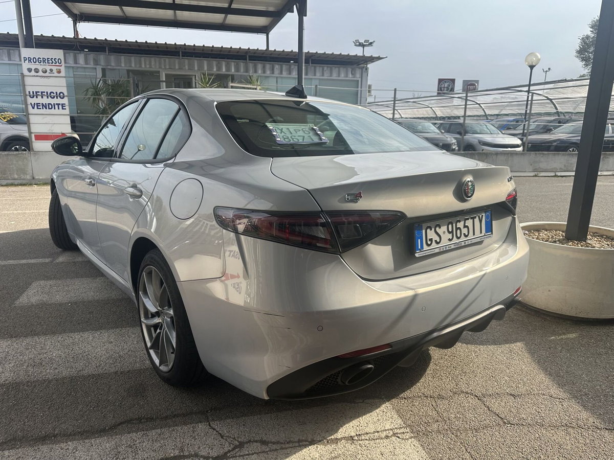 Alfa Romeo Giulia 2.0 Turbo 280 CV AT8 AWD Q4 Estrema (7)
