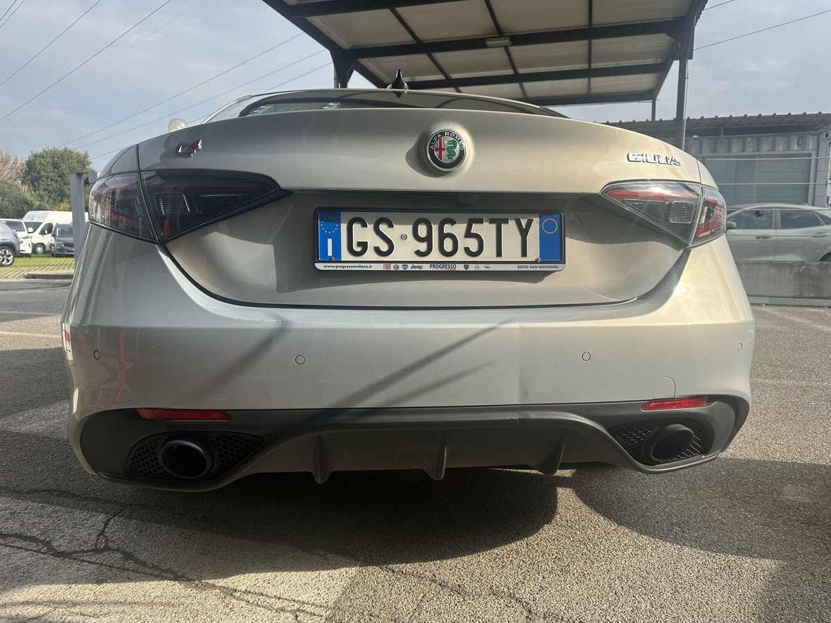 Alfa Romeo Giulia 2.0 Turbo 280 CV AT8 AWD Q4 Estrema (8)