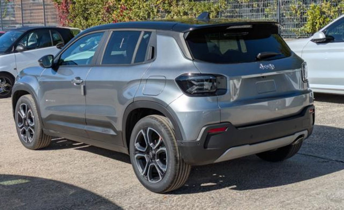 Jeep Avenger 1.2 turbo e-hybrid mhev Summit fwd 110cv edct6 (3)