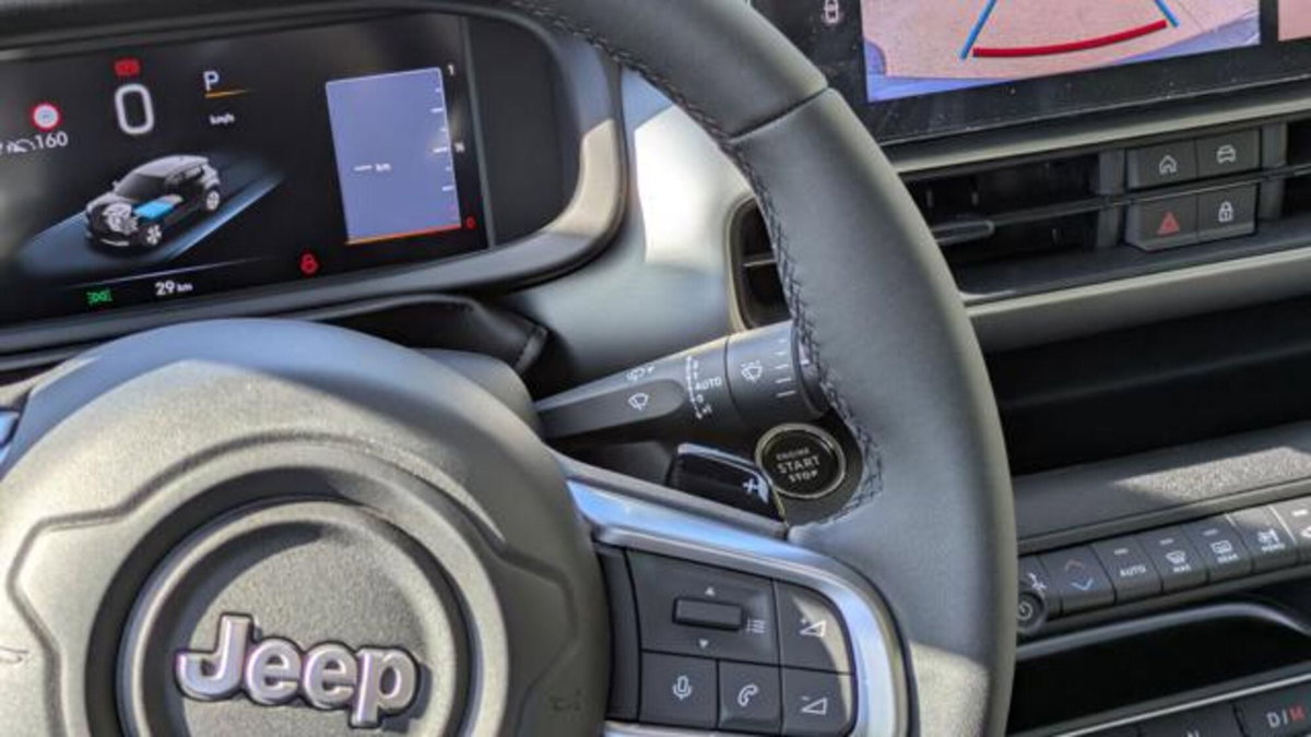 Jeep Avenger 1.2 turbo e-hybrid mhev Summit fwd 110cv edct6 (10)