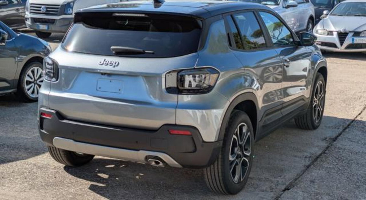 Jeep Avenger 1.2 turbo e-hybrid mhev Summit fwd 110cv edct6 (4)