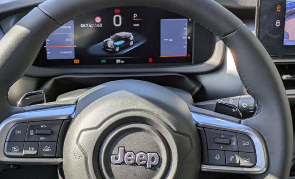 Jeep Avenger 1.2 turbo e-hybrid mhev Summit fwd 110cv edct6 (6)