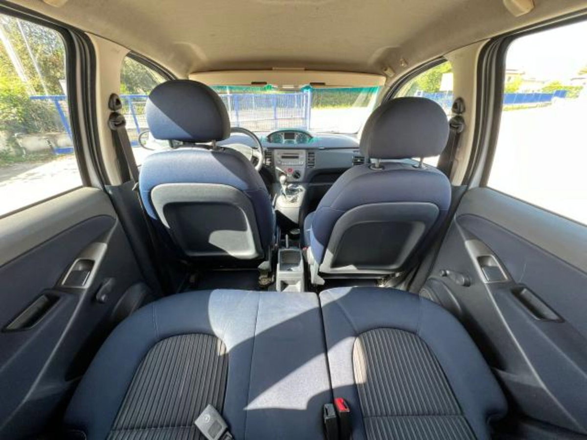 Lancia Musa 1.3 Mjt 95 CV DFN Platinum (11)