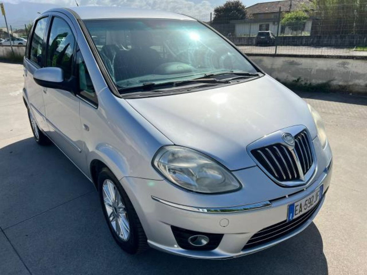 Lancia Musa 1.3 Mjt 95 CV DFN Platinum (2)