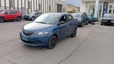 Lancia Ypsilon 1.0 FireFly 5 porte S&S Hybrid Ecochic Silver usata