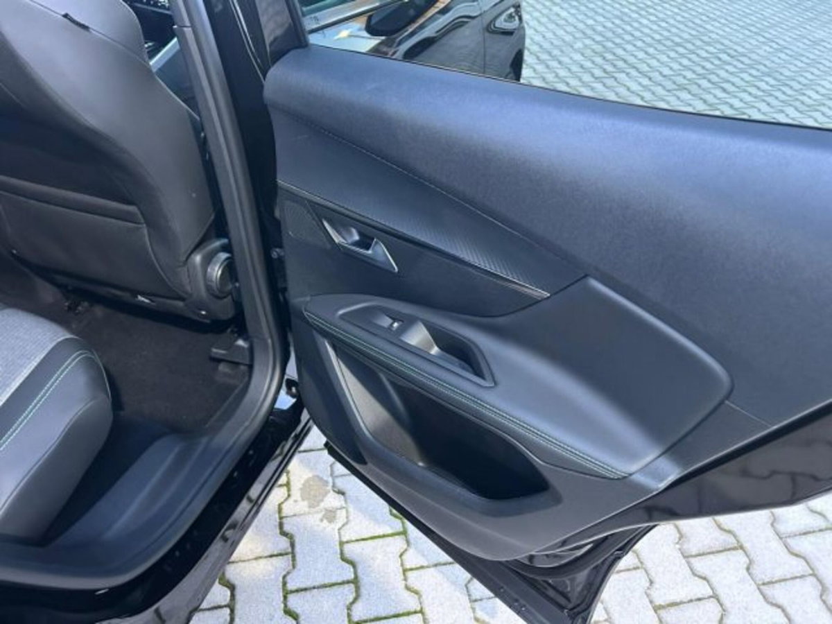 Peugeot 3008 BlueHDi 130 S&S EAT8 Allure Pack (18)