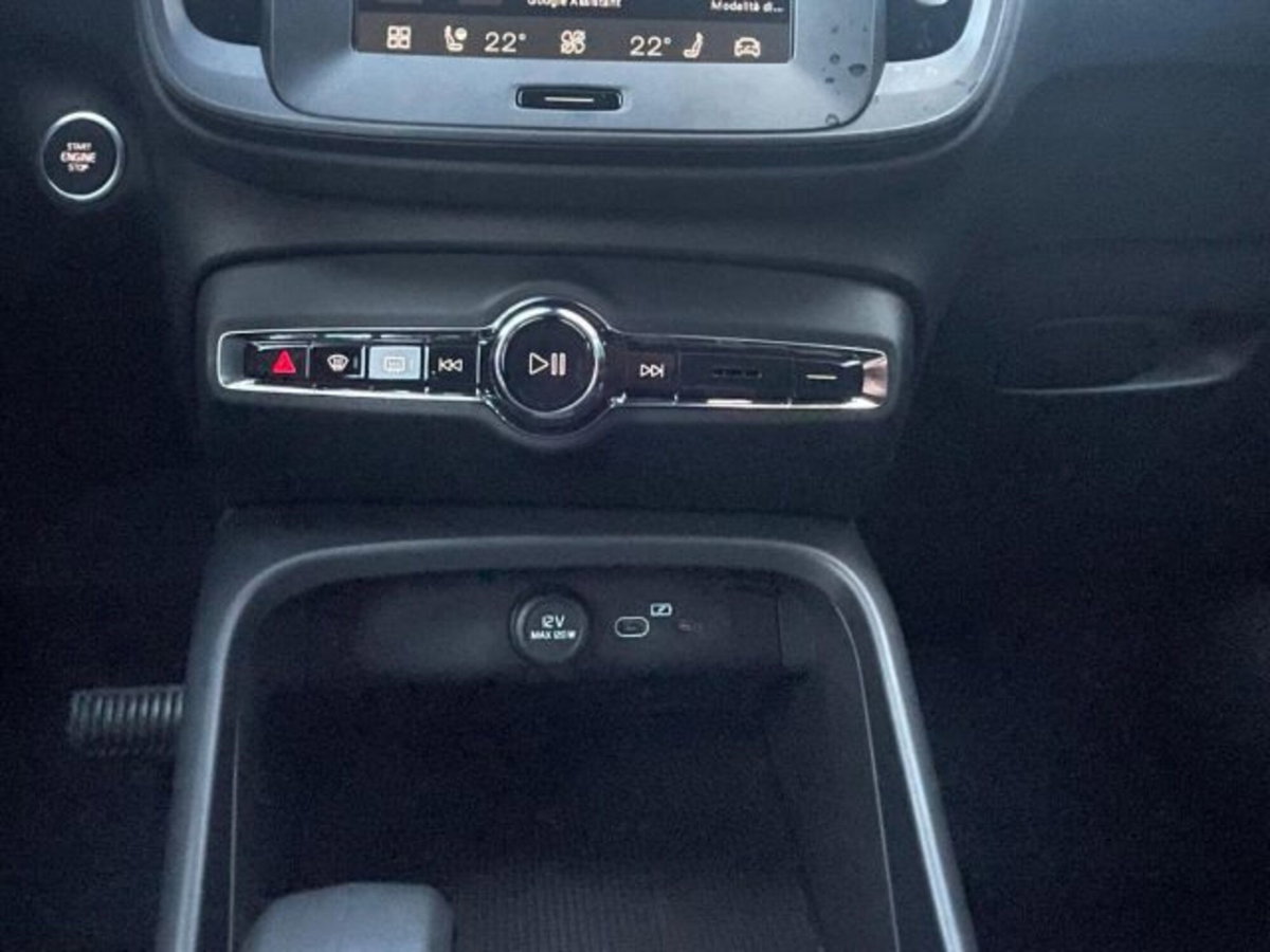 Volvo XC40 B3 automatico Essential (17)