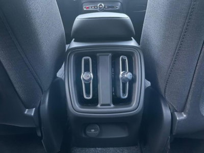 Volvo XC40 B3 automatico Essential (19)