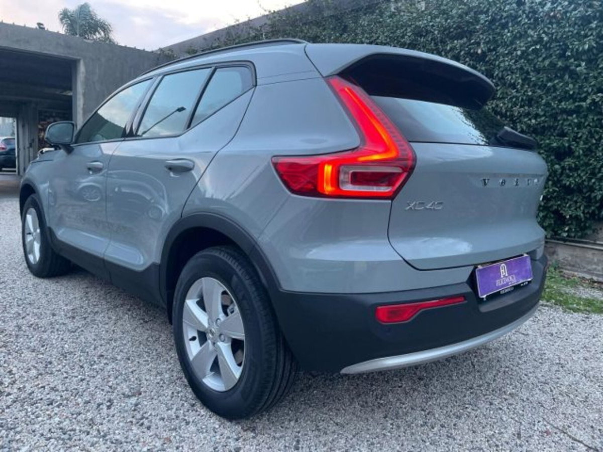 Volvo XC40 B3 automatico Essential (3)