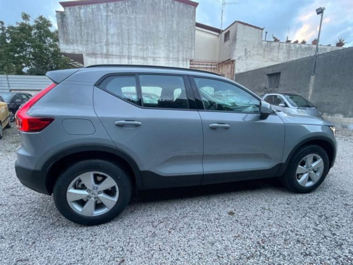 Volvo XC40 B3 automatico Essential (7)