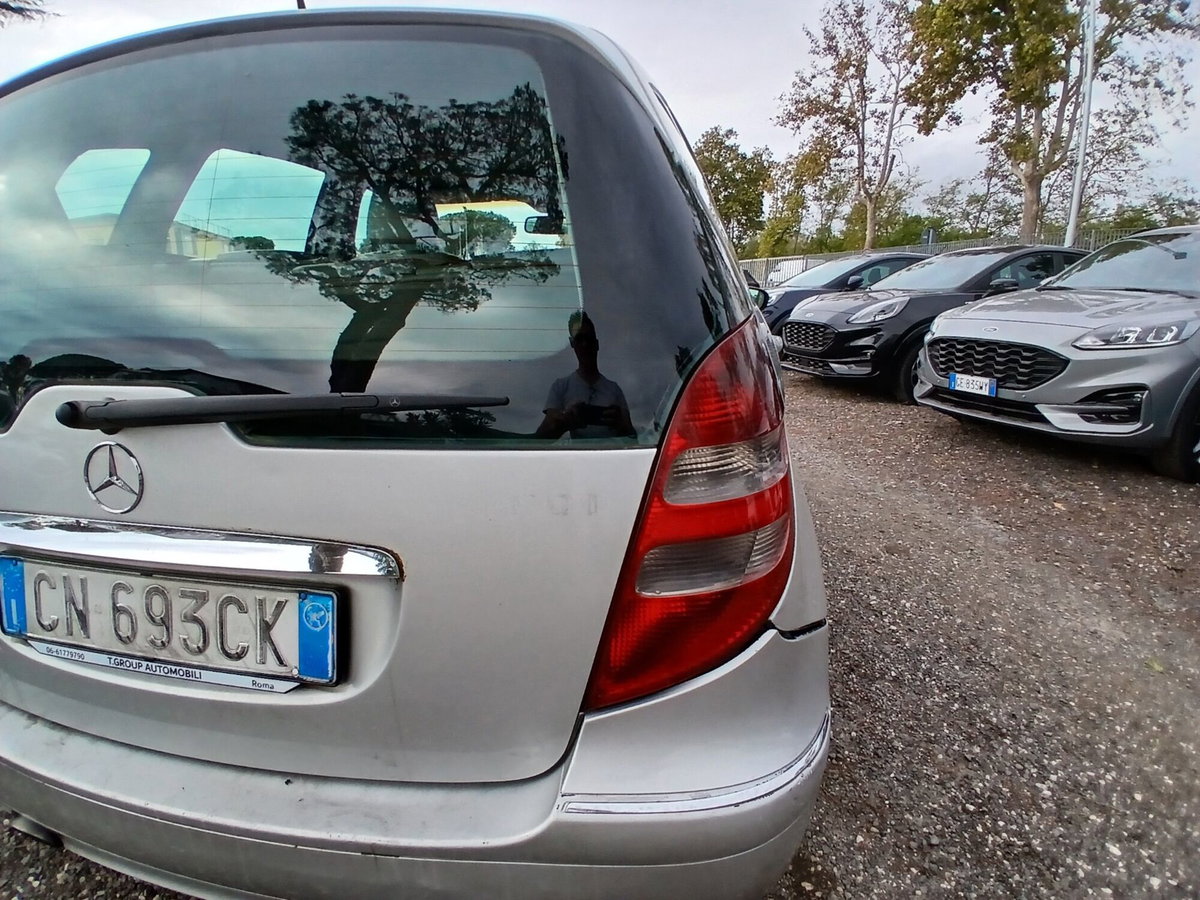 Mercedes-Benz Classe A 180 CDI Coupé Avantgarde (11)