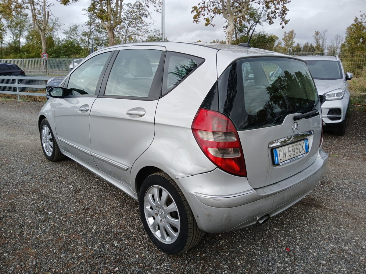 Mercedes-Benz Classe A 180 CDI Coupé Avantgarde (7)