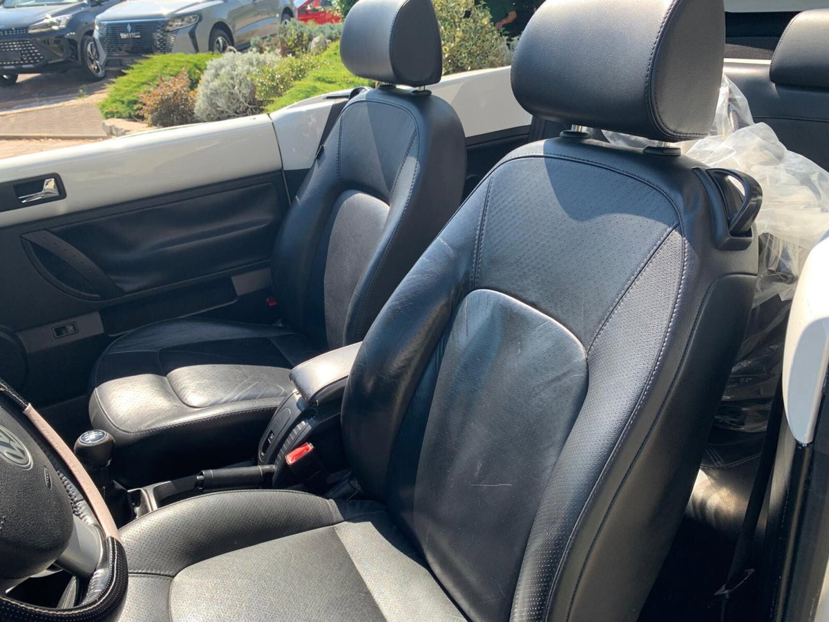 Volkswagen New Beetle Cabrio TDI 105CV Lim. Red Edt. (10)