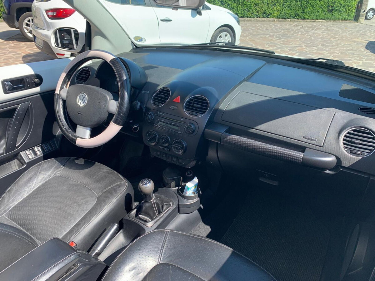 Volkswagen New Beetle Cabrio TDI 105CV Lim. Red Edt. (12)