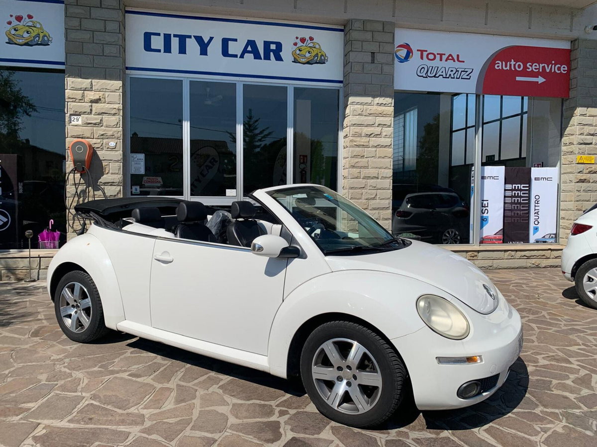 Volkswagen New Beetle Cabrio TDI 105CV Lim. Red Edt. (2)