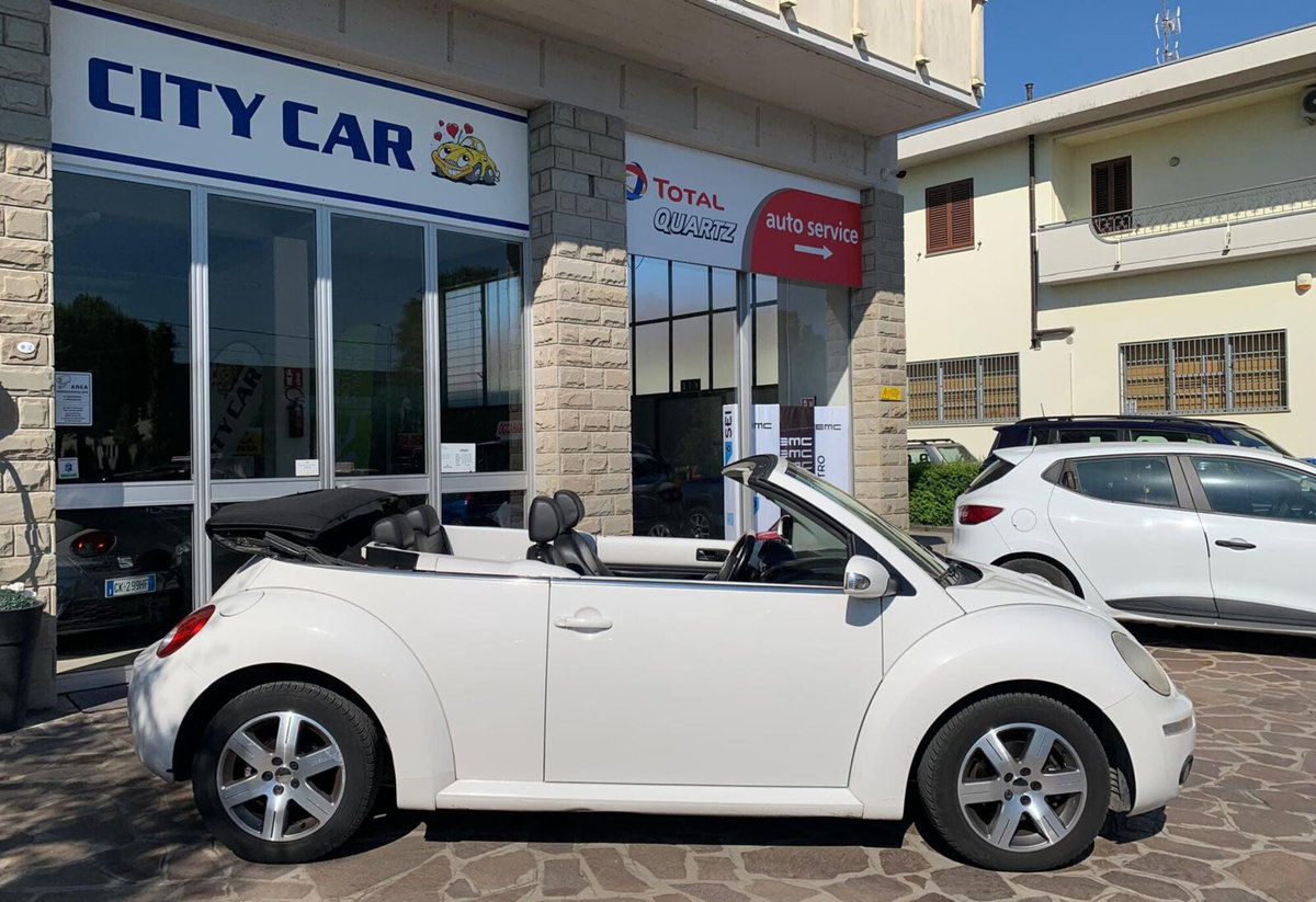 Volkswagen New Beetle Cabrio TDI 105CV Lim. Red Edt. (3)