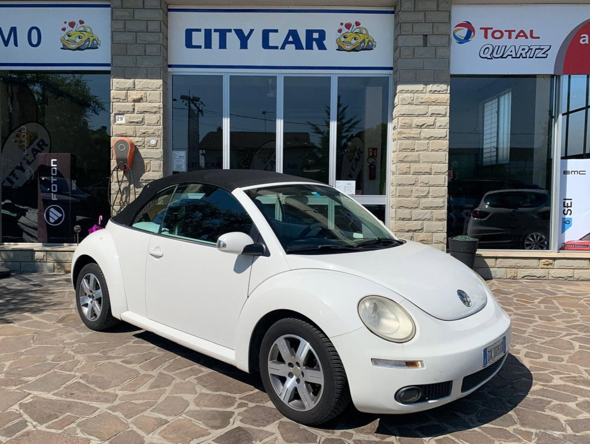 Volkswagen New Beetle Cabrio TDI 105CV Lim. Red Edt. (6)