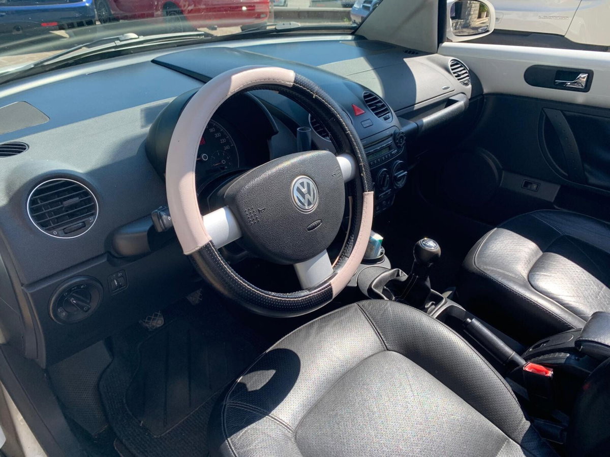 Volkswagen New Beetle Cabrio TDI 105CV Lim. Red Edt. (8)